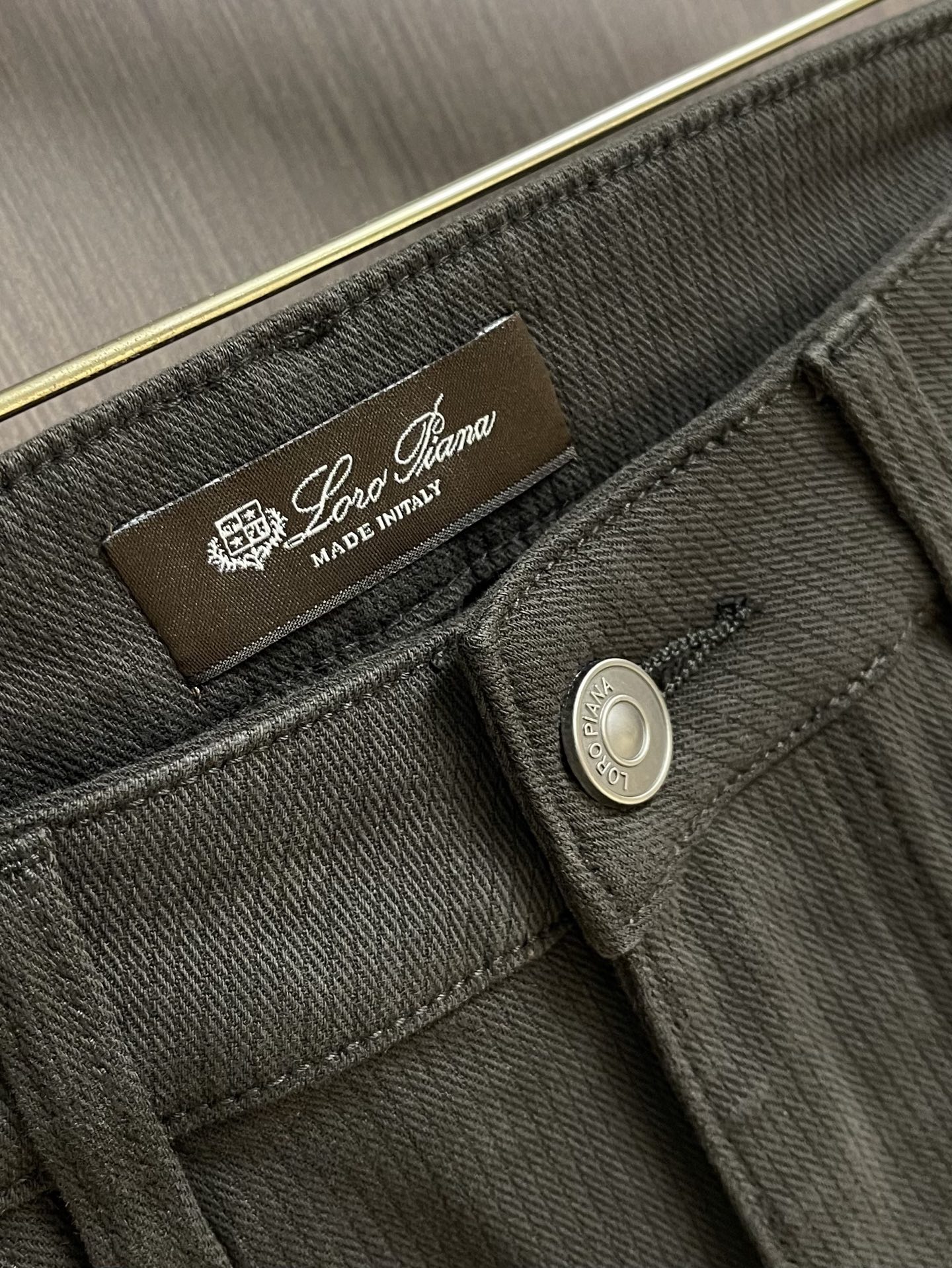 Loro piana LoroPiana 2026SS夏季新款水洗休闲裤 肉眼可见的利落裁剪，直筒修身款裤型！密实齐整走