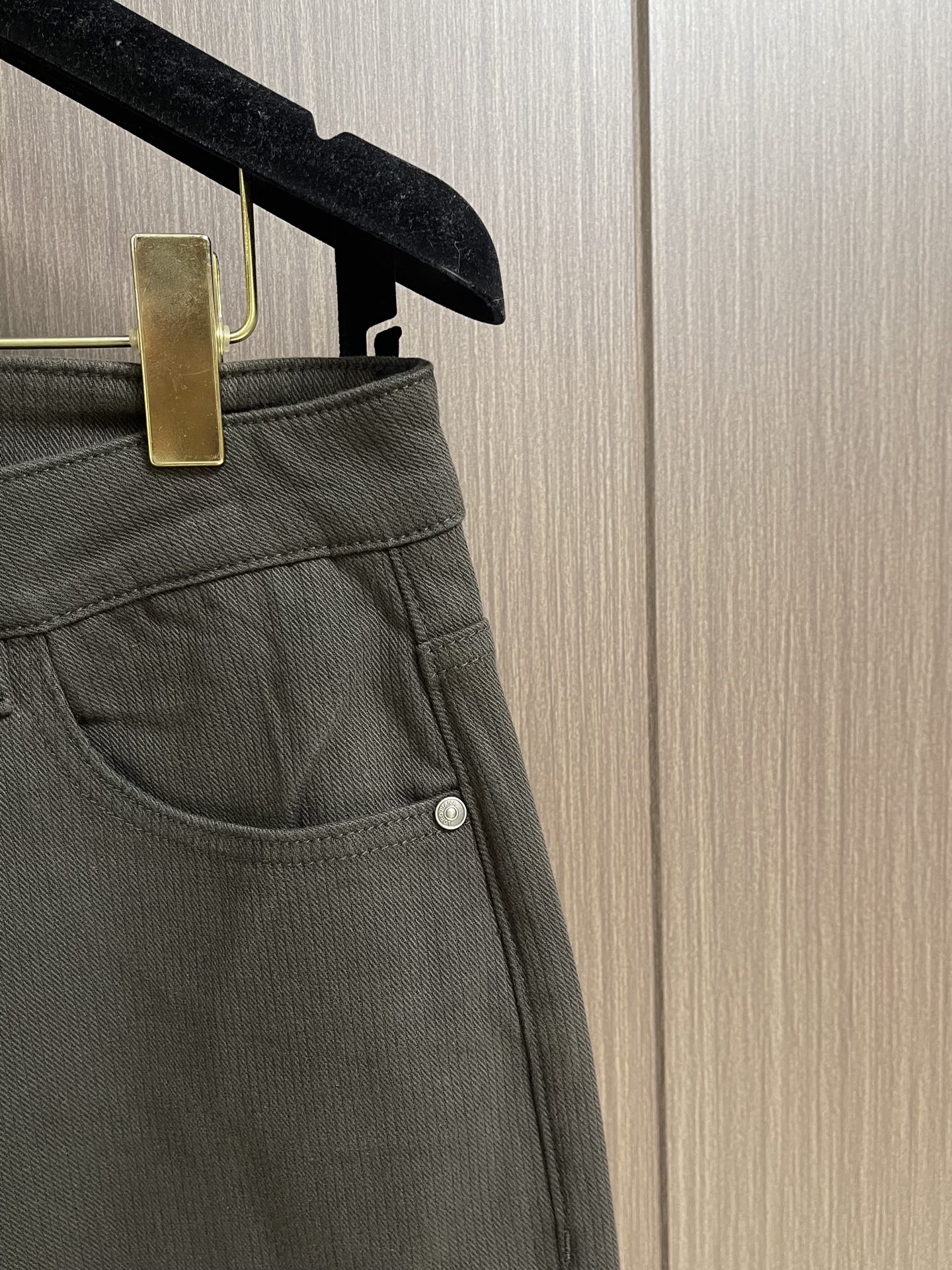 Loro piana LoroPiana 2026SS夏季新款水洗休闲裤 肉眼可见的利落裁剪，直筒修身款裤型！密实齐整走
