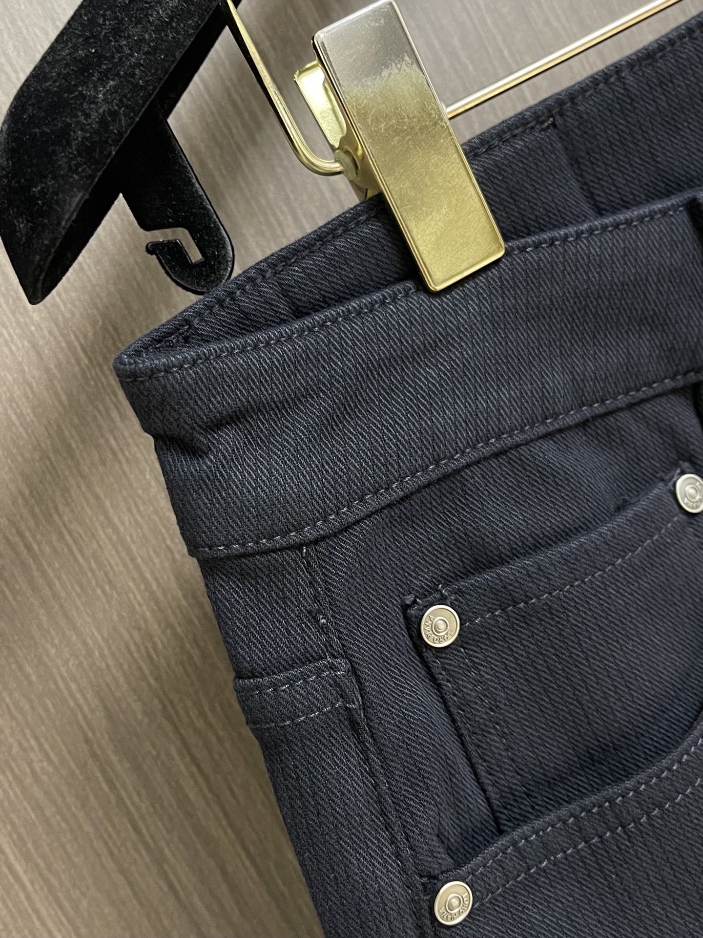 Loro piana LoroPiana 2026SS夏季新款水洗休闲裤 肉眼可见的利落裁剪，直筒修身款裤型！密实齐整走