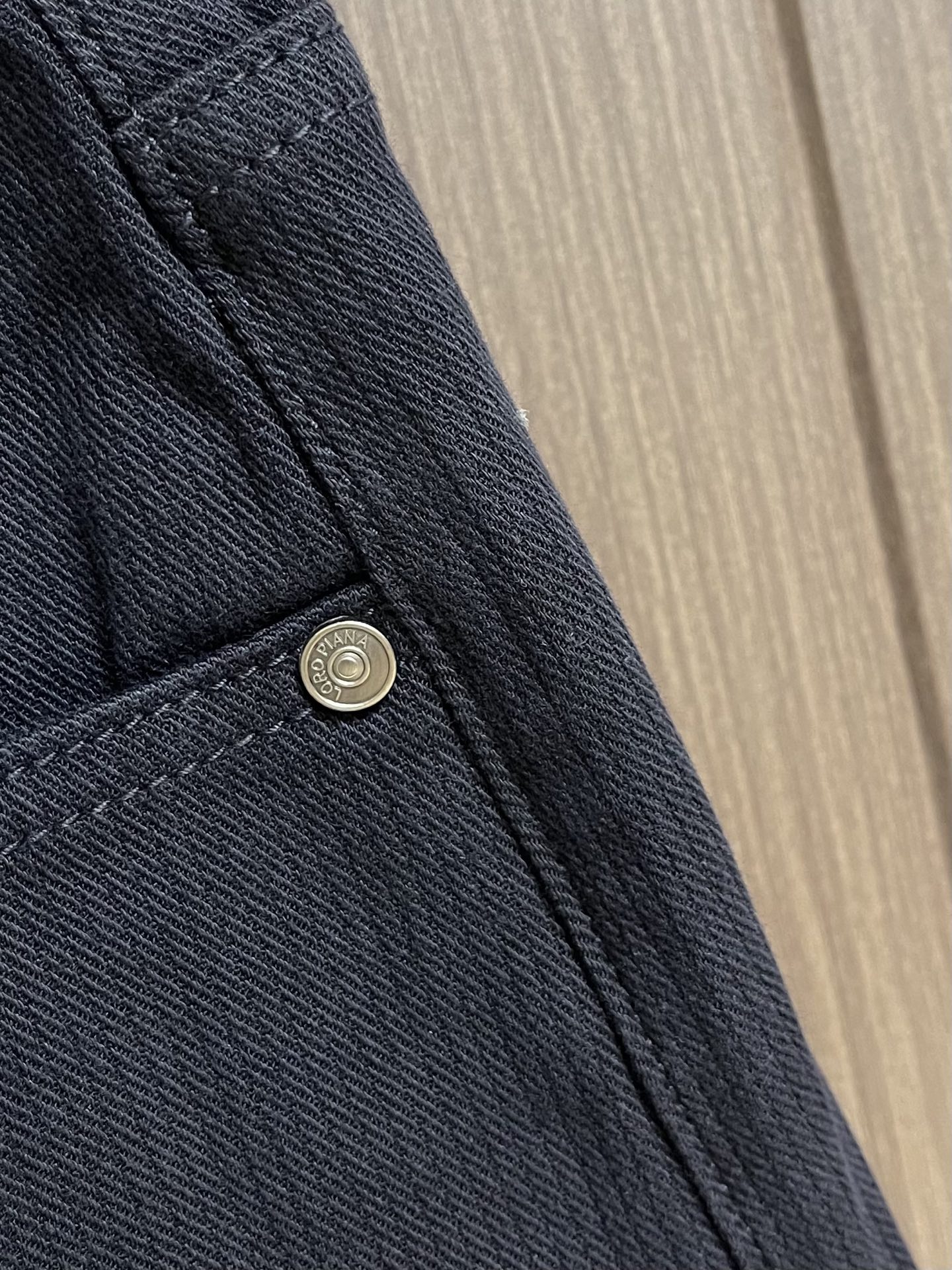 Loro piana LoroPiana 2026SS夏季新款水洗休闲裤 肉眼可见的利落裁剪，直筒修身款裤型！密实齐整走