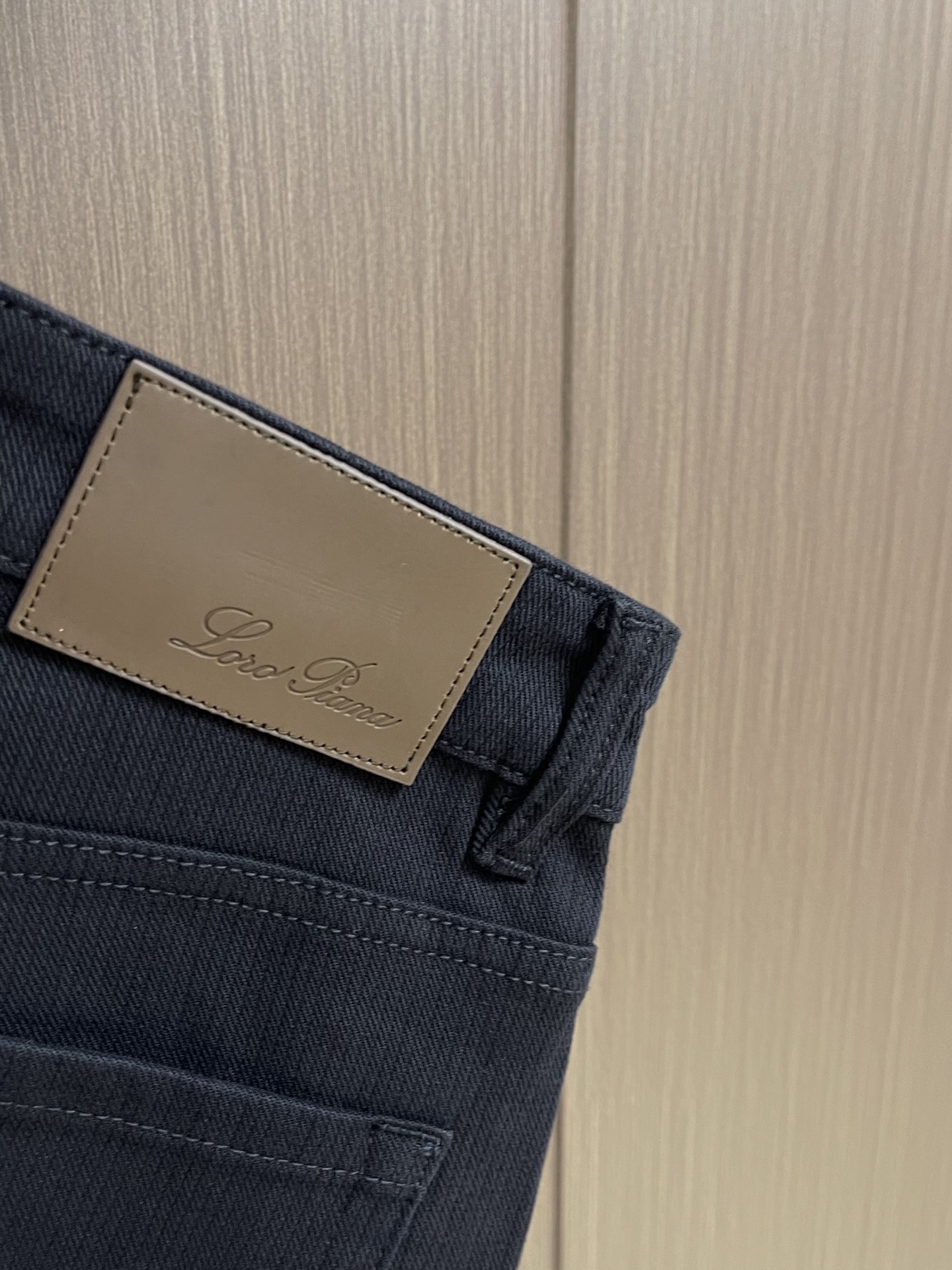 Loro piana LoroPiana 2026SS夏季新款水洗休闲裤 肉眼可见的利落裁剪，直筒修身款裤型！密实齐整走
