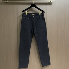 Loro piana LoroPiana 2026SS夏季新款水洗休闲裤 肉眼可见的利落裁剪,直筒修身款裤型!密实齐整走 Loro piana LoroPiana 2026SS夏季新款水洗休闲裤 肉眼可见的利落裁剪,直筒修身款裤型!密实齐整走