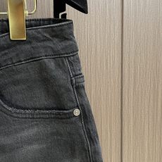 Loro piana LoroPiana 2026SS夏季新款水洗牛仔裤休闲裤 肉眼可见的利落裁剪,直筒修身款裤型!密实 Loro piana LoroPiana 2026SS夏季新款水洗牛仔裤休闲裤 肉眼可见的利落裁剪,直筒修身款裤型!密实