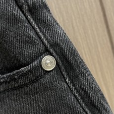 Loro piana LoroPiana 2026SS夏季新款水洗牛仔裤休闲裤 肉眼可见的利落裁剪,直筒修身款裤型!密实 Loro piana LoroPiana 2026SS夏季新款水洗牛仔裤休闲裤 肉眼可见的利落裁剪,直筒修身款裤型!密实