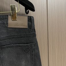 Loro piana LoroPiana 2026SS夏季新款水洗牛仔裤休闲裤 肉眼可见的利落裁剪,直筒修身款裤型!密实 Loro piana LoroPiana 2026SS夏季新款水洗牛仔裤休闲裤 肉眼可见的利落裁剪,直筒修身款裤型!密实