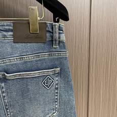 Loro piana LoroPiana 2026SS夏季新款水洗牛仔裤休闲裤 肉眼可见的利落裁剪,直筒修身款裤型!密实 Loro piana LoroPiana 2026SS夏季新款水洗牛仔裤休闲裤 肉眼可见的利落裁剪,直筒修身款裤型!密实