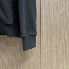 Ami Paris 2026SS 经典 ADC 刺绣连帽拉链卫衣,合身版型,经典连帽拉链设计,刺绣点明品牌辨识度,面料9 Ami Paris 2026SS 经典 ADC 刺绣连帽拉链卫衣,合身版型,经典连帽拉链设计,刺绣点明品牌辨识度,面料9
