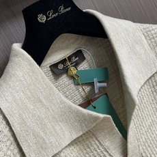 Loro piana Loro Piana 2026ss 夏季新款老钱风桑蚕丝纯色情侣款翻领针织短袖Polo,面料采用桑 Loro piana Loro Piana 2026ss 夏季新款老钱风桑蚕丝纯色情侣款翻领针织短袖Polo,面料采用桑