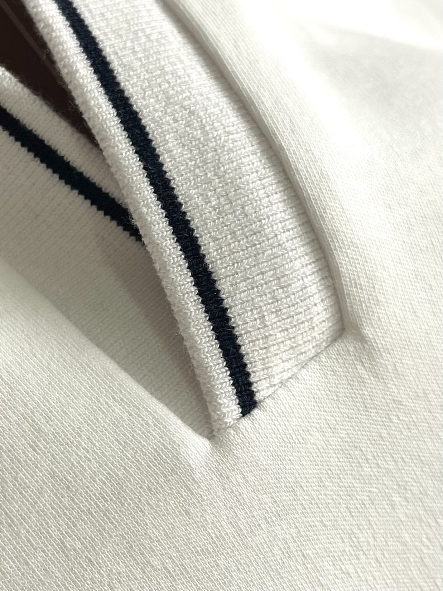 Loro piana Loro Piana Tremezzo高端舒适短袖Polo衫,这款撞色领边Polo甄选高克重双股珠 Loro piana Loro Piana Tremezzo高端舒适短袖Polo衫,这款撞色领边Polo甄选高克重双股珠