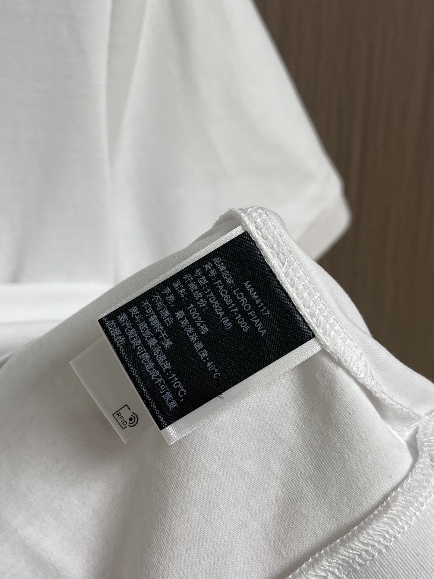 Loro piana Loro Piana Tremezzo高端舒适短袖Polo衫,这款撞色领边Polo甄选高克重双股珠 Loro piana Loro Piana Tremezzo高端舒适短袖Polo衫,这款撞色领边Polo甄选高克重双股珠