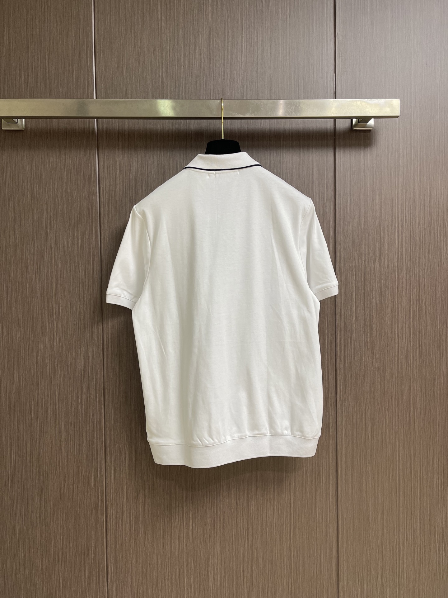 Loro piana Loro Piana Tremezzo高端舒适短袖Polo衫,这款撞色领边Polo甄选高克重双股珠 Loro piana Loro Piana Tremezzo高端舒适短袖Polo衫,这款撞色领边Polo甄选高克重双股珠