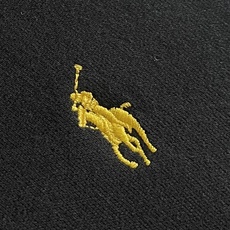 Ralph Lauren 拉夫劳伦 金色刺绣半高领卫衣,定制雅韵精棉绒感料 柔软丝滑 舒适贴肤 以纯粹到极致的黑调为底色 Ralph Lauren 拉夫劳伦 金色刺绣半高领卫衣,定制雅韵精棉绒感料 柔软丝滑 舒适贴肤 以纯粹到极致的黑调为底色