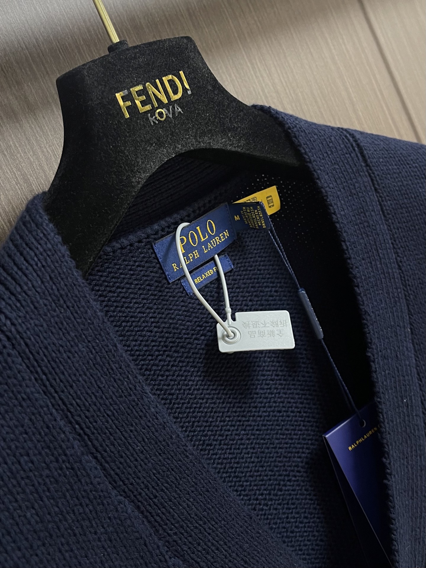 Ralph Lauren 拉夫劳伦刺绣标识棉质开襟针织衫外套,这款Ralph Lauren棉质开襟针织衫精选高支精梳棉纱 Ralph Lauren 拉夫劳伦刺绣标识棉质开襟针织衫外套,这款Ralph Lauren棉质开襟针织衫精选高支精梳棉纱