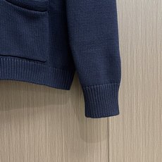 Ralph Lauren 拉夫劳伦刺绣标识棉质开襟针织衫外套,这款Ralph Lauren棉质开襟针织衫精选高支精梳棉纱 Ralph Lauren 拉夫劳伦刺绣标识棉质开襟针织衫外套,这款Ralph Lauren棉质开襟针织衫精选高支精梳棉纱