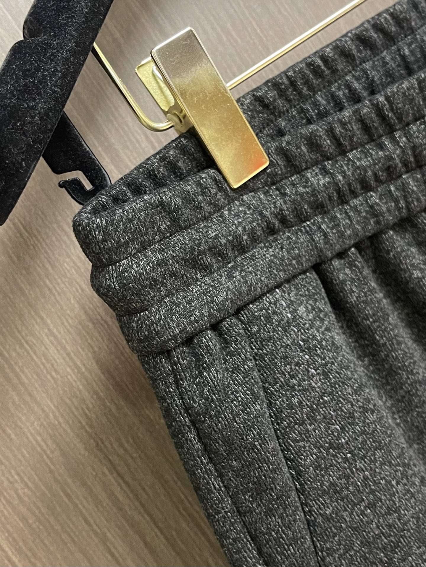 Dior 2026ss 秋冬新款logo字母印花洗水造旧磨卫裤 含进口羊毛 复古洗水造旧工艺 手工刷白定制面料 直筒设计
