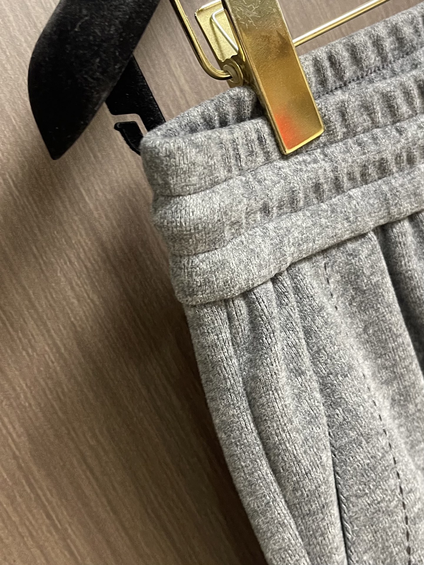 Dior 2026ss 秋冬新款logo字母印花洗水造旧磨卫裤 含进口羊毛 复古洗水造旧工艺 手工刷白定制面料 直筒设计