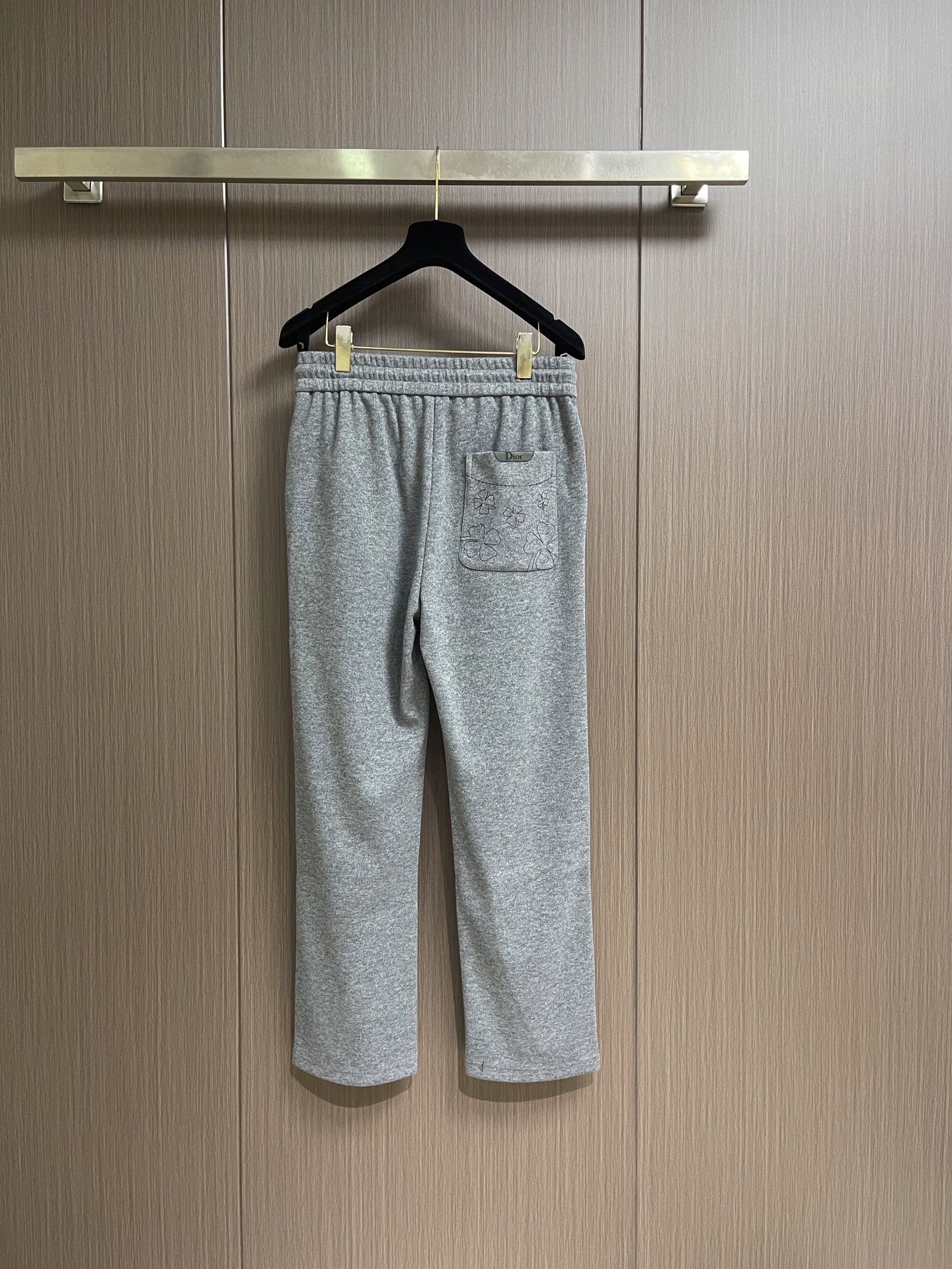 Dior 2026ss 秋冬新款logo字母印花洗水造旧磨卫裤 含进口羊毛 复古洗水造旧工艺 手工刷白定制面料 直筒设计
