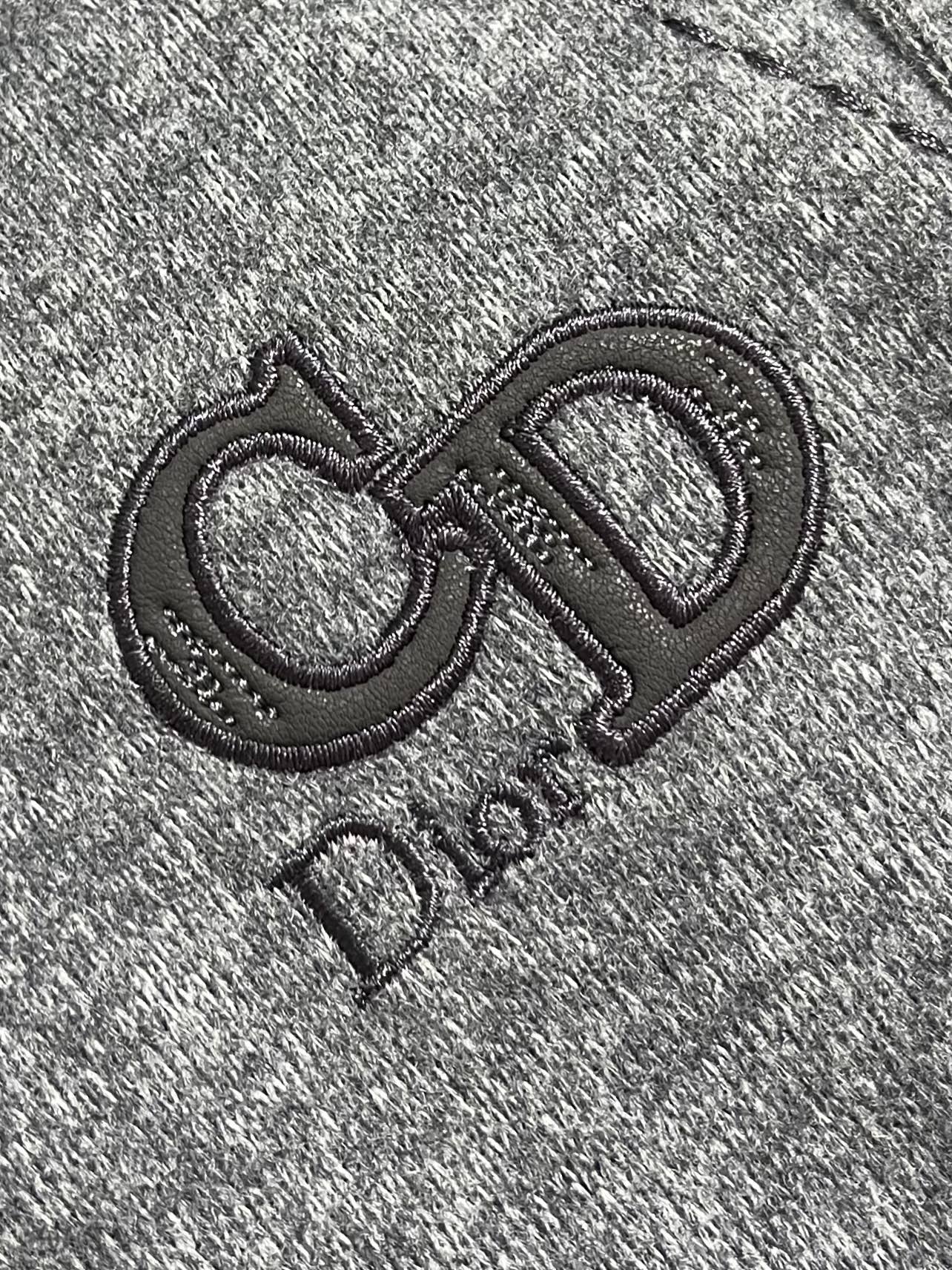 Dior 2026ss 秋冬新款logo字母印花洗水造旧磨卫裤 含进口羊毛 复古洗水造旧工艺 手工刷白定制面料 直筒设计