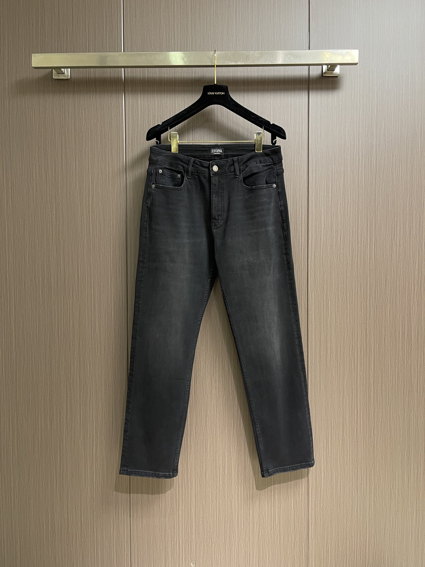Ermenegildo Zegna 2026SS早春新品直筒牛仔裤，进口原版水洗弹力面料，上身舒适透气有弹力，原版五金辅