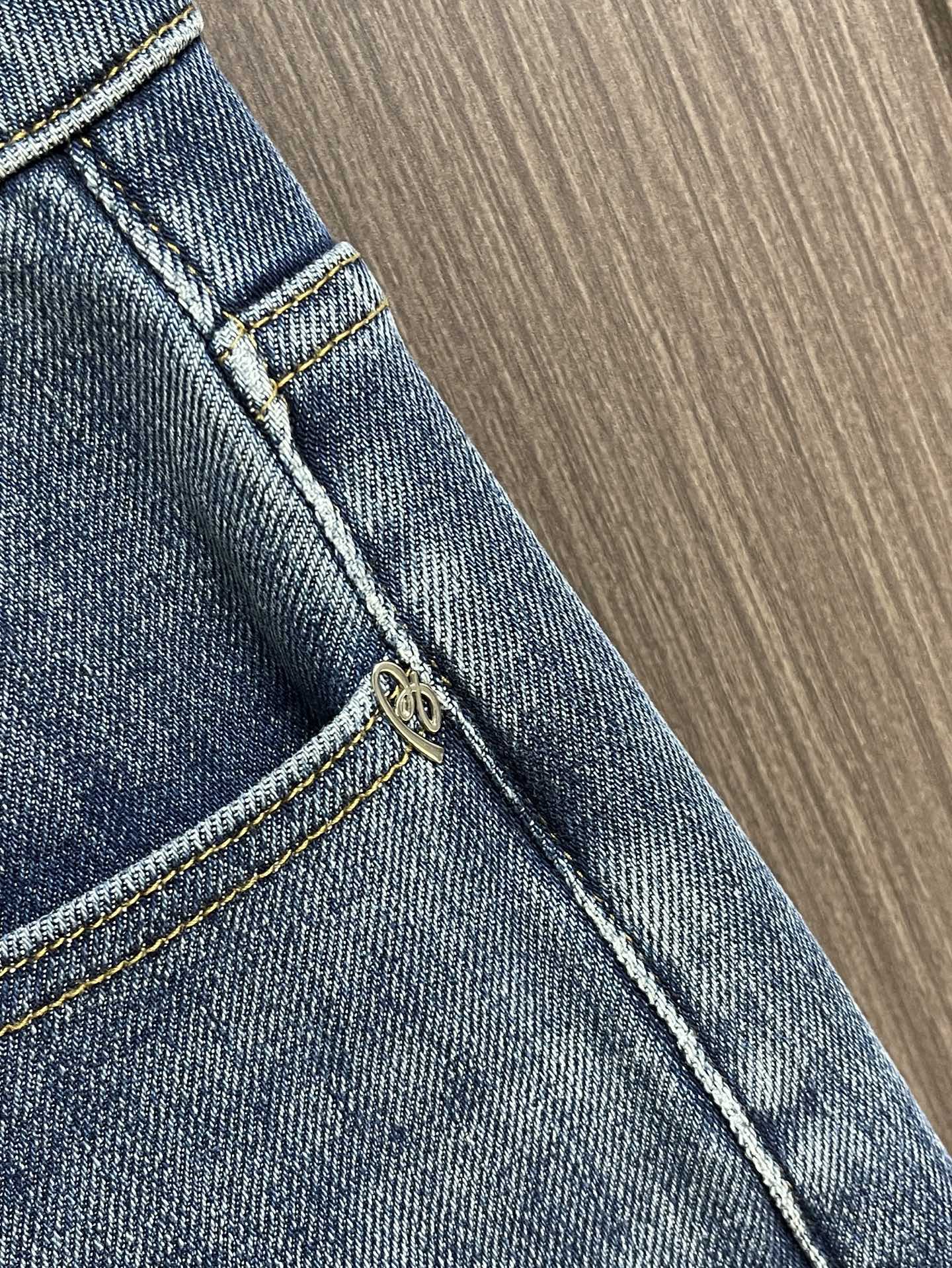 Brioni 布里奥尼2026SS早秋新品牛仔裤，品牌全新推出系列，设计师团队精心研发，独家发售单品，奢华经典品牌LOG