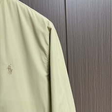 Ralph Lauren 拉夫劳伦 小马标识刺绣双面穿夹克外套 定制哑光云纹塔夫绸 以及斜纹提花织锦 轻盈坚韧 垂感爽滑 Ralph Lauren 拉夫劳伦 小马标识刺绣双面穿夹克外套 定制哑光云纹塔夫绸 以及斜纹提花织锦 轻盈坚韧 垂感爽滑
