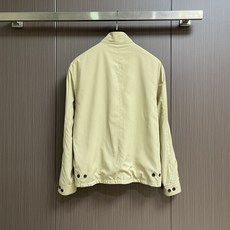Ralph Lauren 拉夫劳伦 小马标识刺绣双面穿夹克外套 定制哑光云纹塔夫绸 以及斜纹提花织锦 轻盈坚韧 垂感爽滑 Ralph Lauren 拉夫劳伦 小马标识刺绣双面穿夹克外套 定制哑光云纹塔夫绸 以及斜纹提花织锦 轻盈坚韧 垂感爽滑
