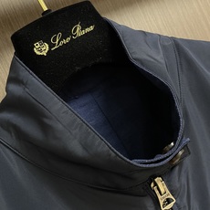 Ralph Lauren 拉夫劳伦 小马标识刺绣双面穿夹克外套 定制哑光云纹塔夫绸 以及斜纹提花织锦 轻盈坚韧 垂感爽滑 Ralph Lauren 拉夫劳伦 小马标识刺绣双面穿夹克外套 定制哑光云纹塔夫绸 以及斜纹提花织锦 轻盈坚韧 垂感爽滑