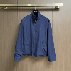 Ralph Lauren 拉夫劳伦 小马标识刺绣双面穿夹克外套 定制哑光云纹塔夫绸 以及斜纹提花织锦 轻盈坚韧 垂感爽滑 Ralph Lauren 拉夫劳伦 小马标识刺绣双面穿夹克外套 定制哑光云纹塔夫绸 以及斜纹提花织锦 轻盈坚韧 垂感爽滑