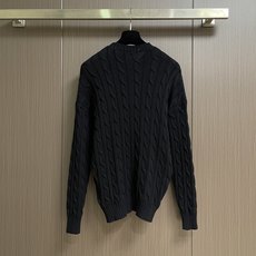 Prada 麻花编织刺绣毛衣,40支双股交织精疏棉棉纱,采用日本进口机(岛精)5针织机,进口刺绣,毛料酵洗。尺码:46‑ Prada 麻花编织刺绣毛衣,40支双股交织精疏棉棉纱,采用日本进口机(岛精)5针织机,进口刺绣,毛料酵洗。尺码:46‑