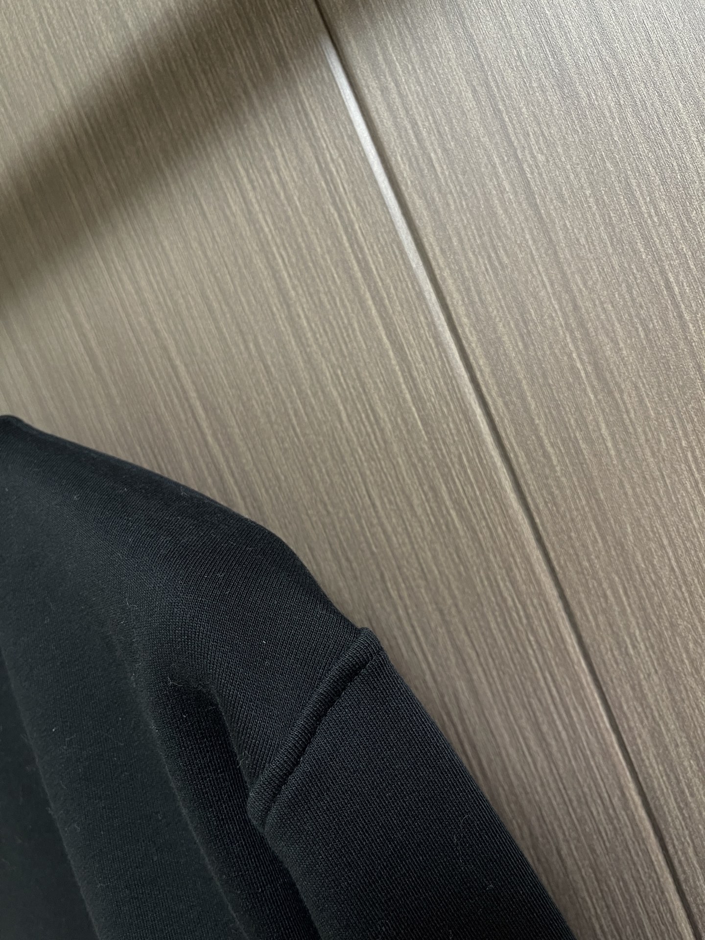Givenchy Paris Logo标牌长袖卫衣,纪梵希Paris Logo标牌长袖卫衣选用重磅精梳纯棉毛圈面料,经过 Givenchy Paris Logo标牌长袖卫衣,纪梵希Paris Logo标牌长袖卫衣选用重磅精梳纯棉毛圈面料,经过
