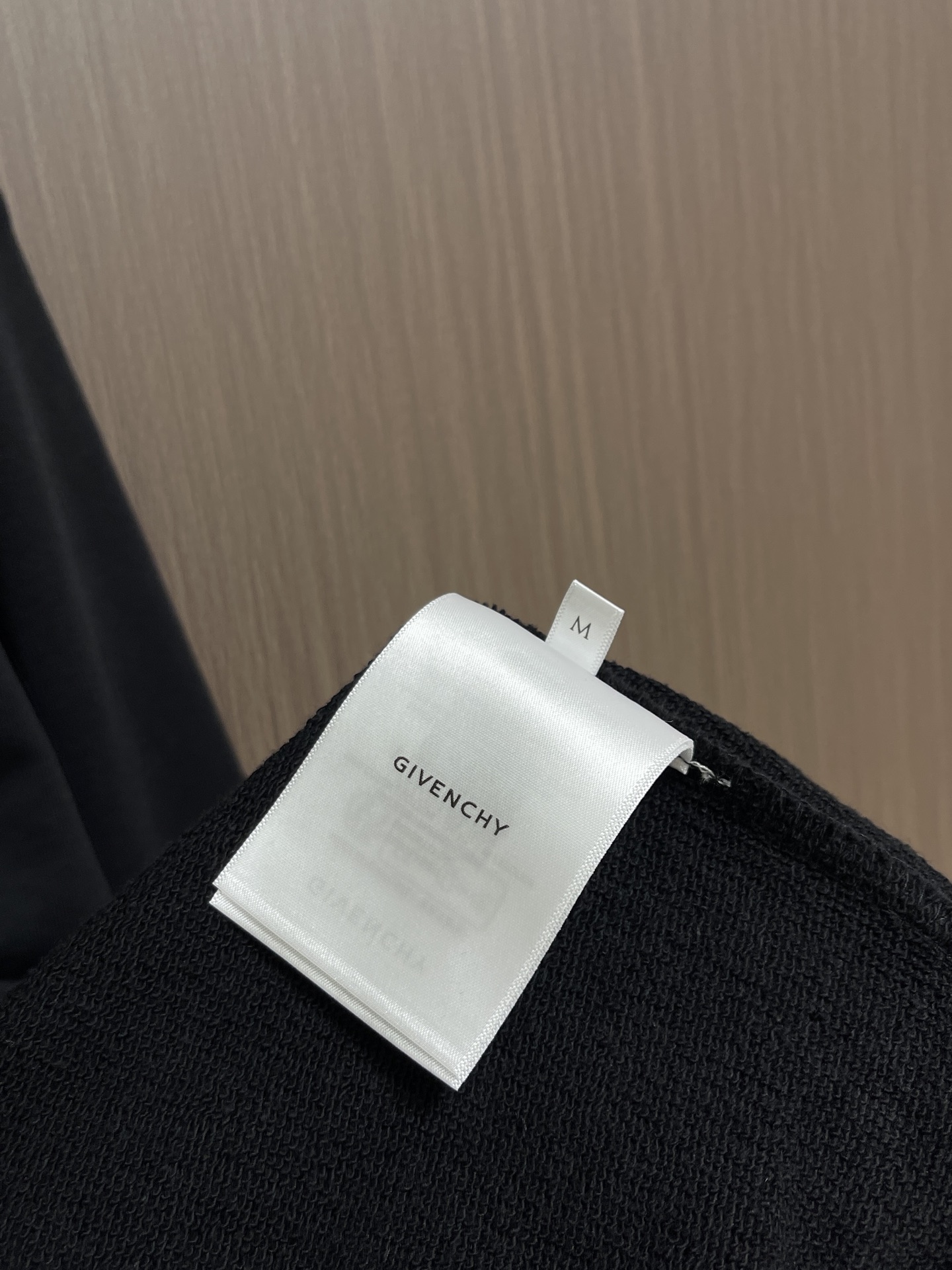 Givenchy Paris Logo标牌长袖卫衣,纪梵希Paris Logo标牌长袖卫衣选用重磅精梳纯棉毛圈面料,经过 Givenchy Paris Logo标牌长袖卫衣,纪梵希Paris Logo标牌长袖卫衣选用重磅精梳纯棉毛圈面料,经过
