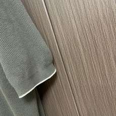 Brunello Cucinelli bc 条纹针织V领Polo短袖T恤,甄选进口针织面料,采用16针高密度密致坑条织法 Brunello Cucinelli bc 条纹针织V领Polo短袖T恤,甄选进口针织面料,采用16针高密度密致坑条织法