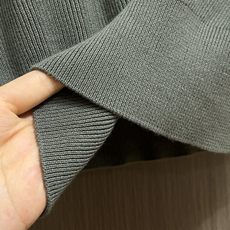 Brunello Cucinelli bc 条纹针织V领Polo短袖T恤,甄选进口针织面料,采用16针高密度密致坑条织法 Brunello Cucinelli bc 条纹针织V领Polo短袖T恤,甄选进口针织面料,采用16针高密度密致坑条织法