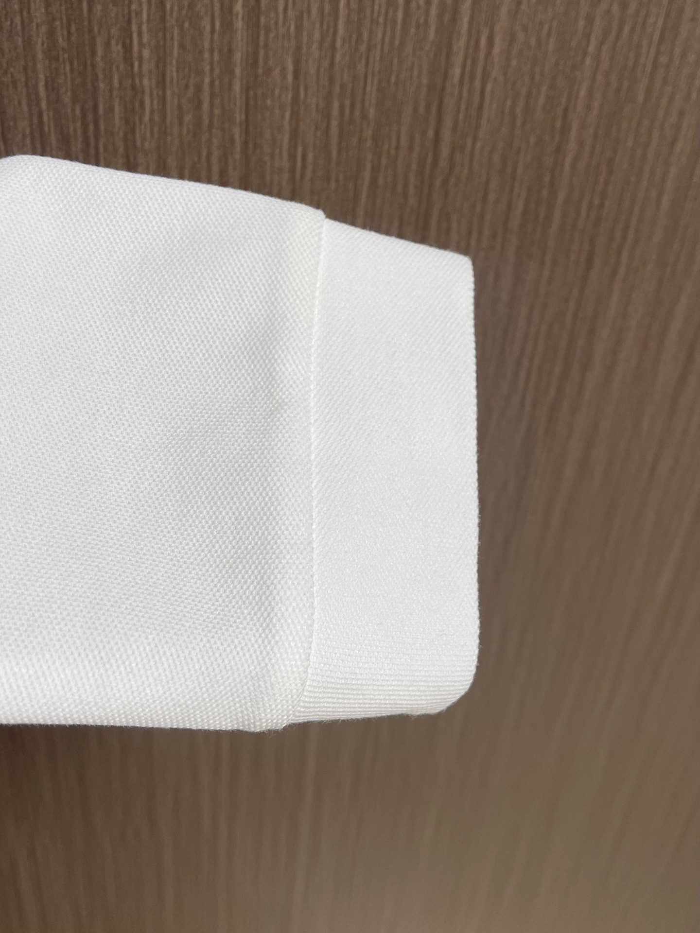 Zegna 半拉链长袖Polo外套，简约而不失格调，这款POLO，以独特半拉链勾勒时尚轮廓。搭配利落拉链，细节之处尽显匠
