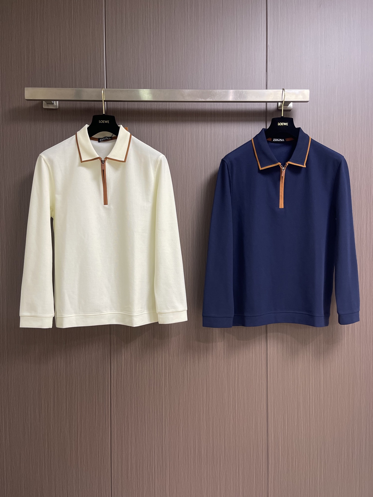Zegna 半拉链长袖Polo外套，简约而不失格调，这款POLO，以独特半拉链勾勒时尚轮廓。搭配利落拉链，细节之处尽显匠