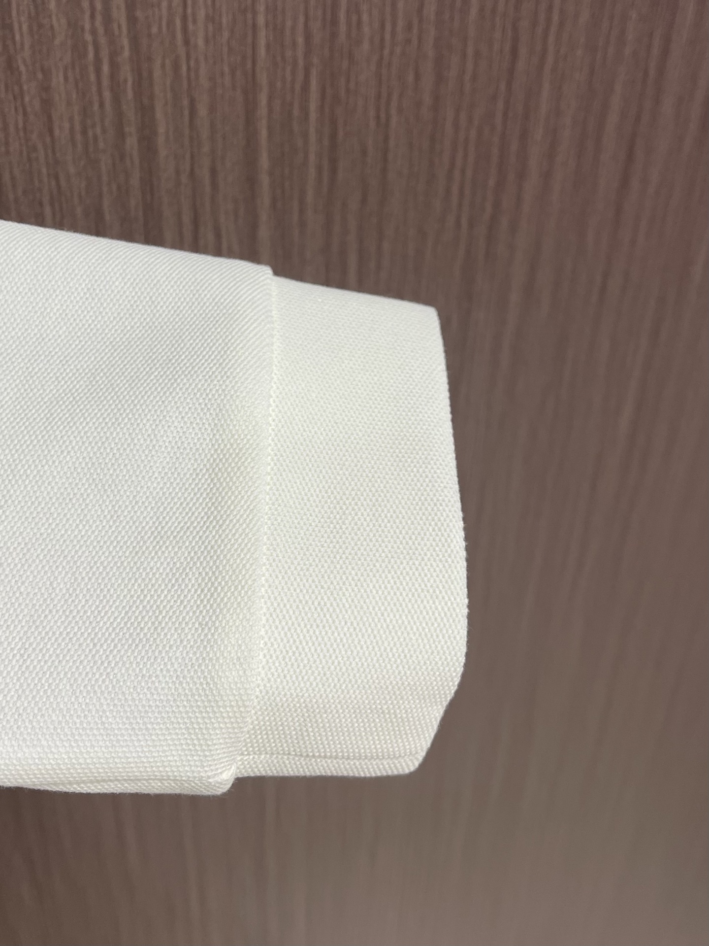 Zegna 半拉链长袖Polo外套，简约而不失格调，这款POLO，以独特半拉链勾勒时尚轮廓。搭配利落拉链，细节之处尽显匠