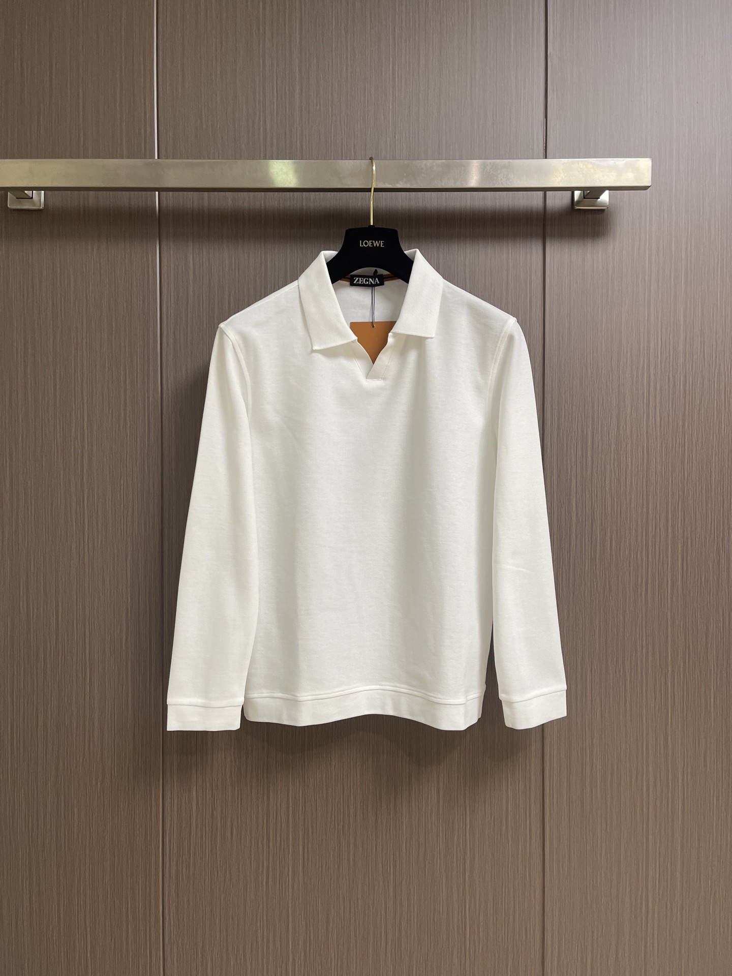 Zegna 翻领衫长袖Polo，翻领衫选用客供面料，触感细腻柔滑，同时保持了面料应有的骨感。面料选用有机棉制成，赋予面料