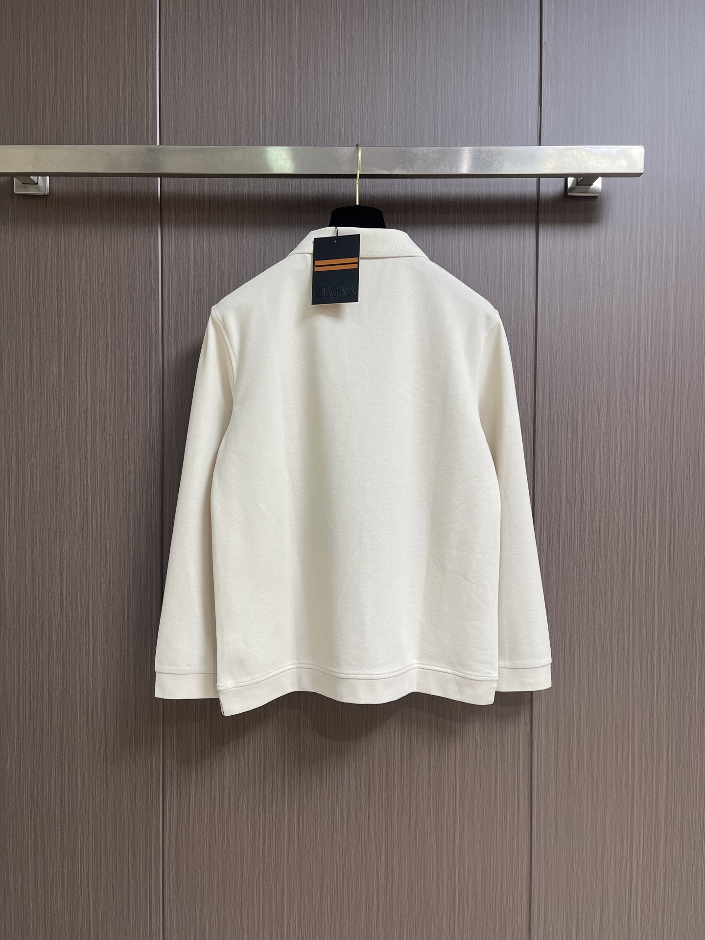 Zegna 翻领衫长袖Polo，翻领衫选用客供面料，触感细腻柔滑，同时保持了面料应有的骨感。面料选用有机棉制成，赋予面料