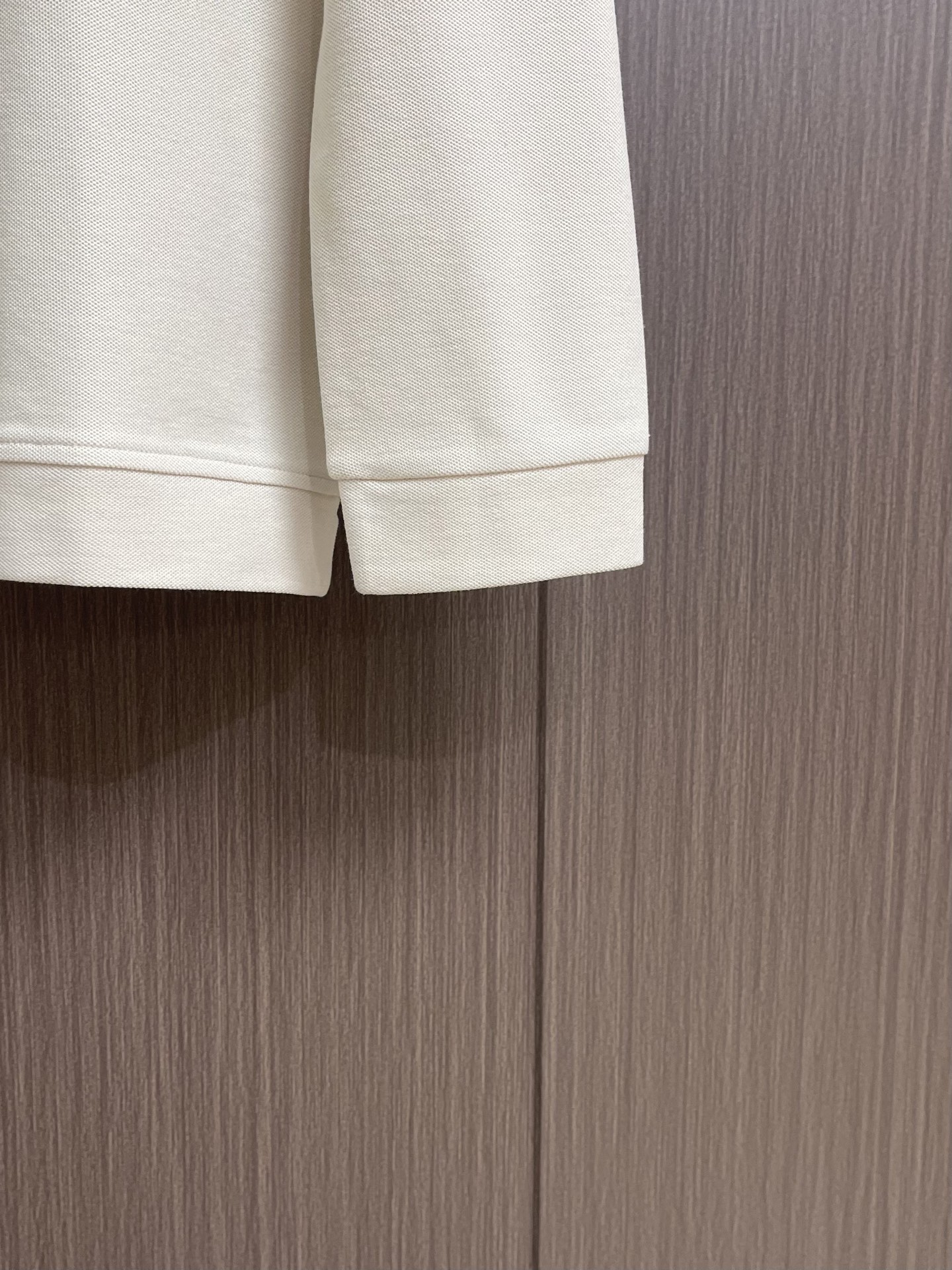 Zegna 翻领衫长袖Polo，翻领衫选用客供面料，触感细腻柔滑，同时保持了面料应有的骨感。面料选用有机棉制成，赋予面料