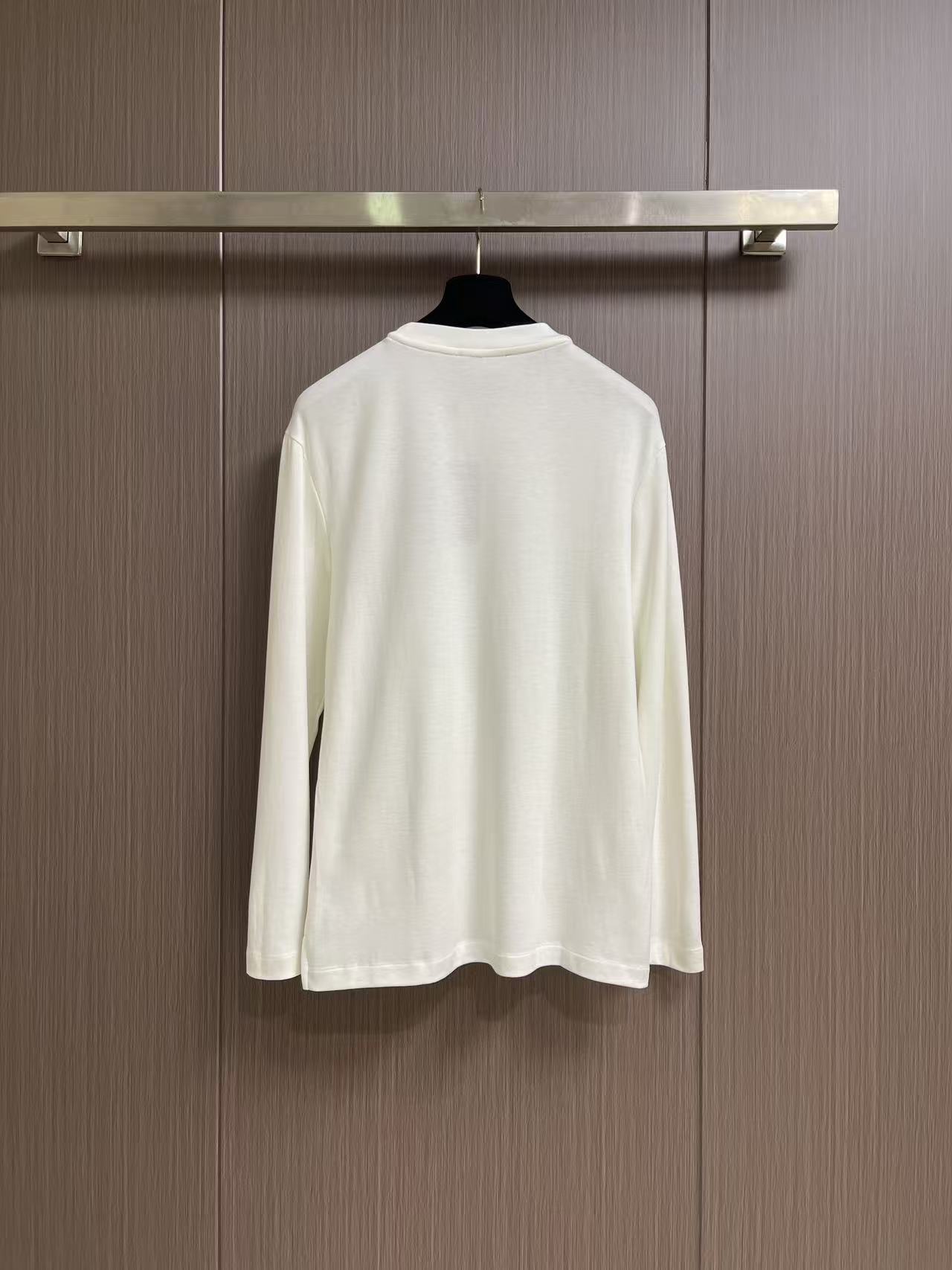 Loro piana Loro Piana 低调老钱风2026SS 经典款长袖T恤，这款长袖以意大利利古里亚海岸的自然色