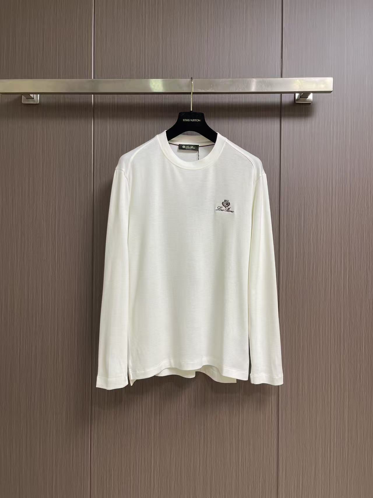 Loro piana Loro Piana 低调老钱风2026SS 经典款长袖T恤，这款长袖以意大利利古里亚海岸的自然色