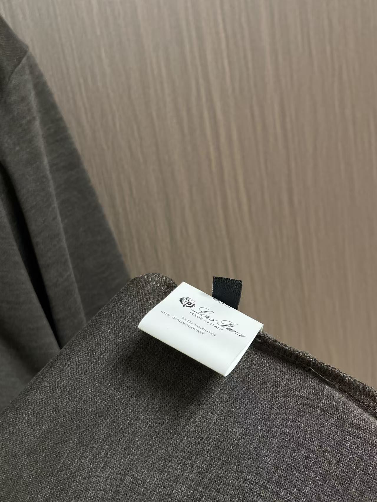 Loro piana Loro Piana 低调老钱风2026SS 经典款长袖T恤，这款长袖以意大利利古里亚海岸的自然色