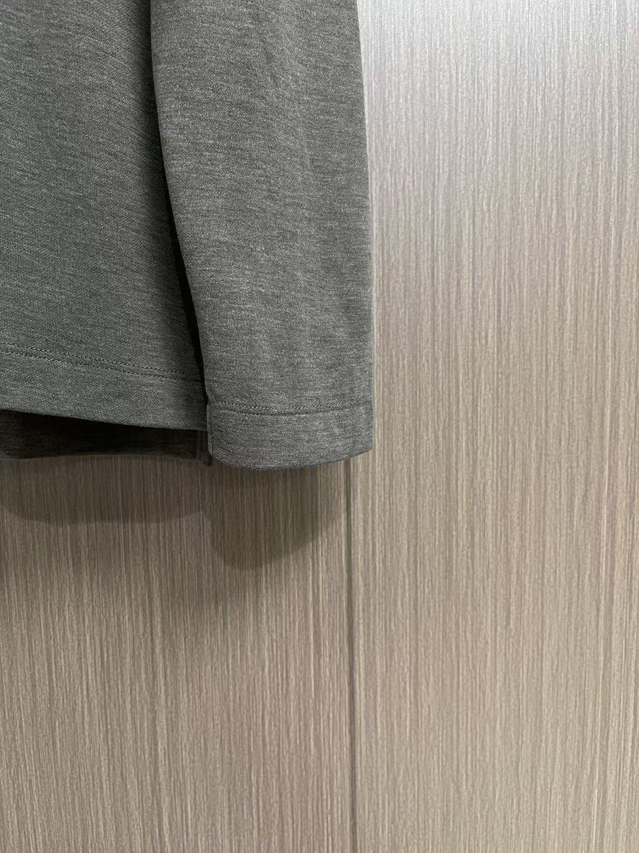 Loro piana Loro Piana 低调老钱风2026SS 经典款长袖T恤，这款长袖以意大利利古里亚海岸的自然色