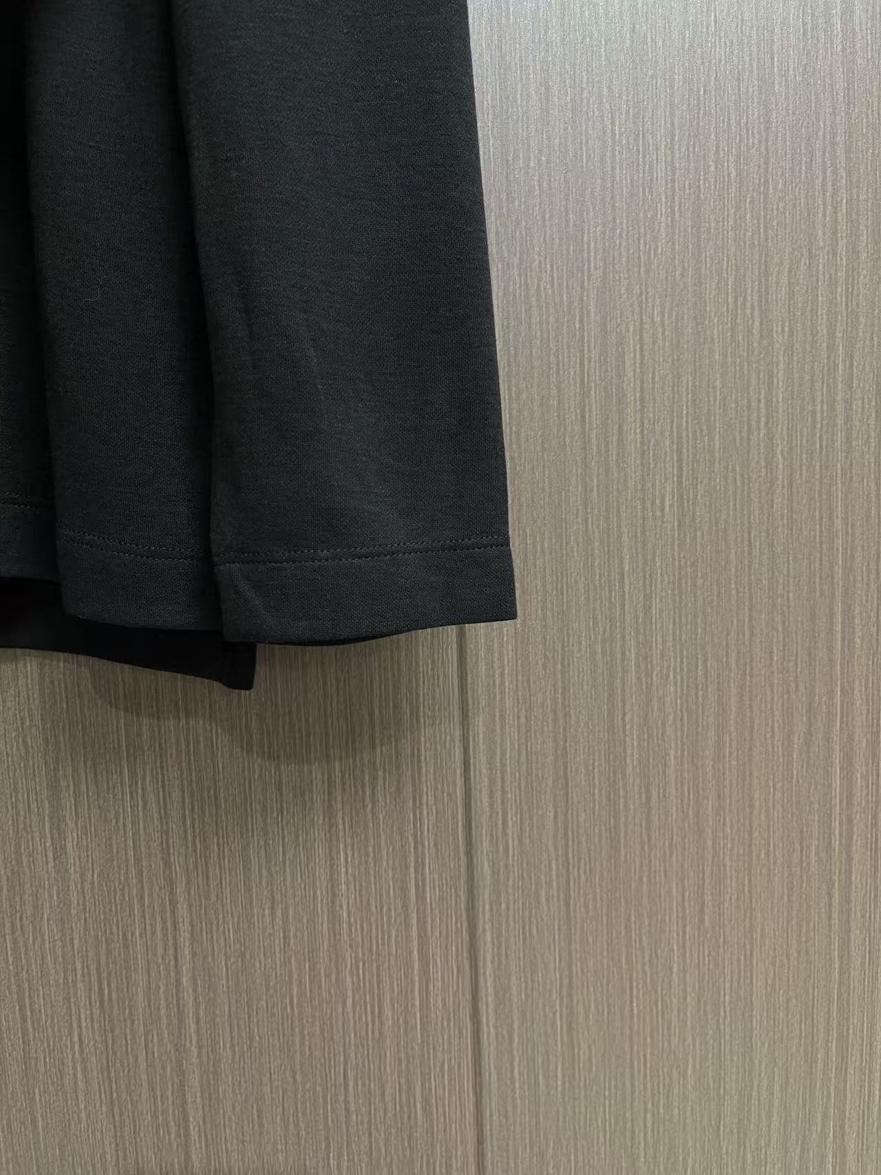 Loro piana Loro Piana 低调老钱风2026SS 经典款长袖T恤，这款长袖以意大利利古里亚海岸的自然色