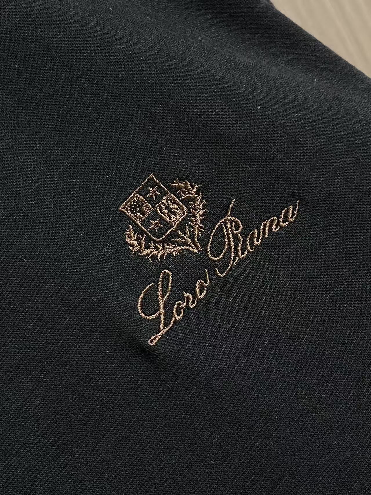 Loro piana Loro Piana 低调老钱风2026SS 经典款长袖T恤，这款长袖以意大利利古里亚海岸的自然色