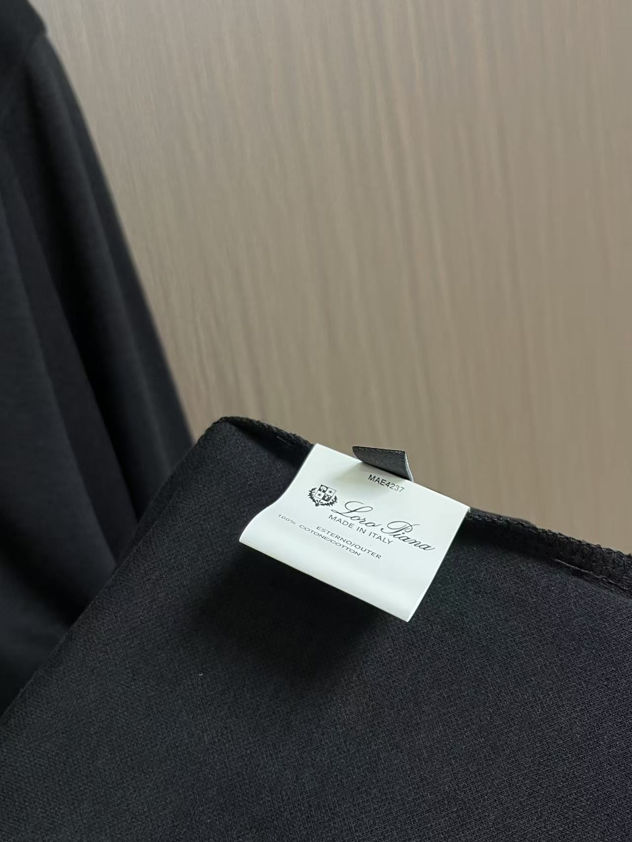 Loro piana Loro Piana 低调老钱风2026SS 经典款长袖T恤，这款长袖以意大利利古里亚海岸的自然色