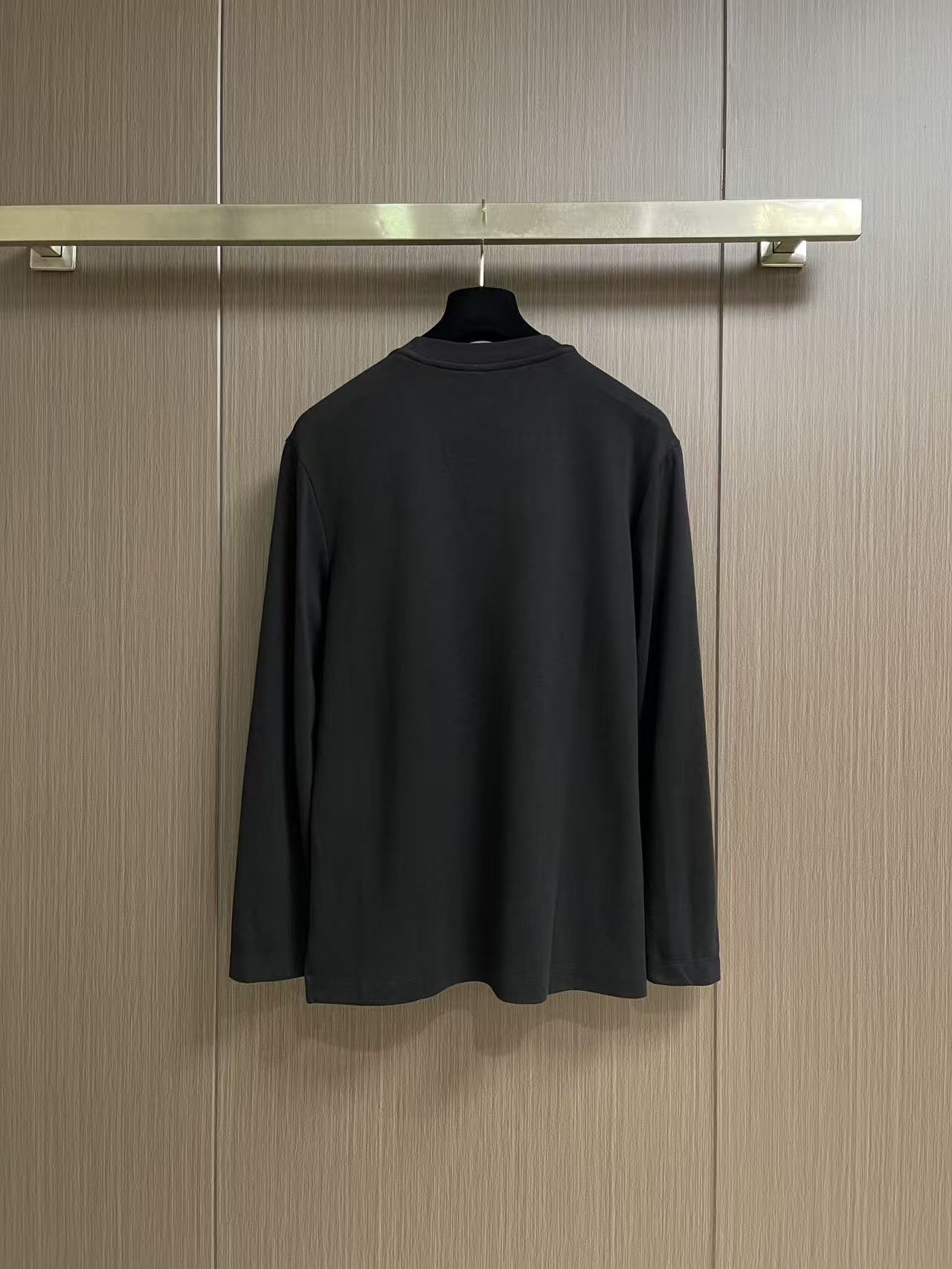 Loro piana Loro Piana 低调老钱风2026SS 经典款长袖T恤，这款长袖以意大利利古里亚海岸的自然色