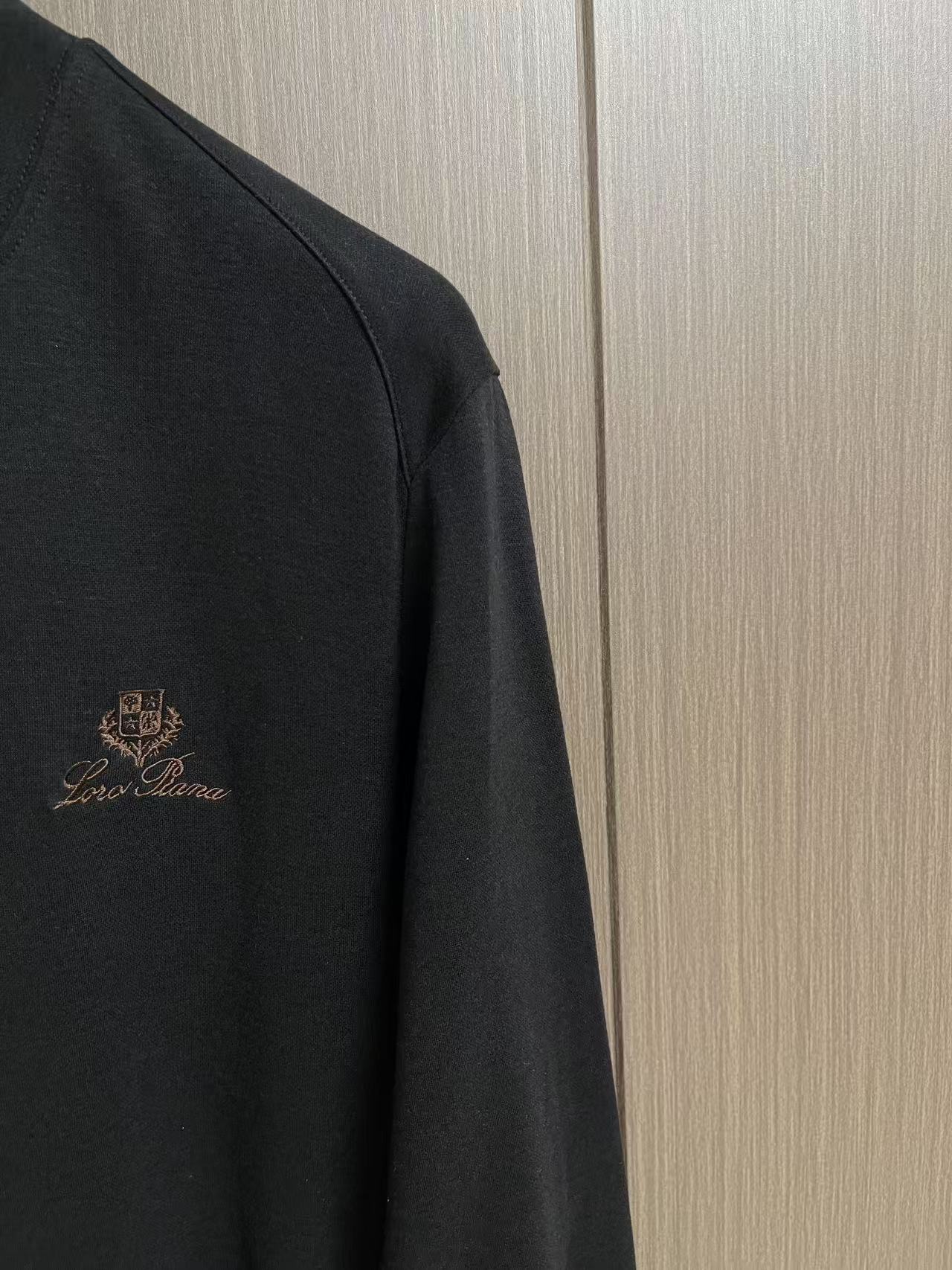 Loro piana Loro Piana 低调老钱风2026SS 经典款长袖T恤，这款长袖以意大利利古里亚海岸的自然色