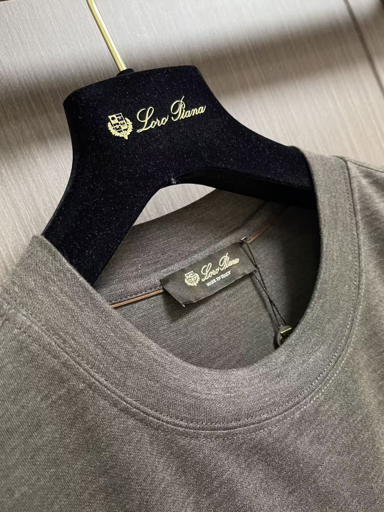 Loro piana LoroPiana 2026ss夏装新品长袖T恤，进口顶极精梳棉面料，极为亲肤舒适 摸上去非常的细