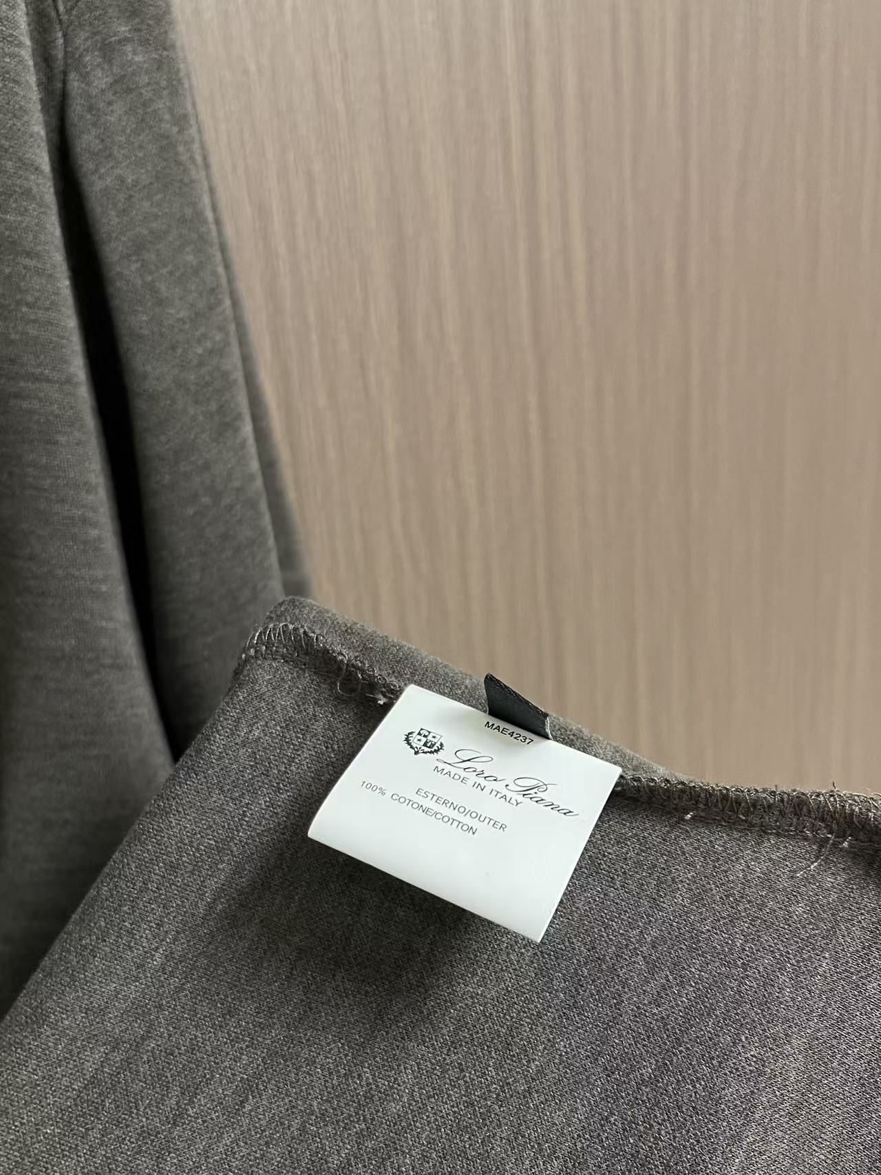 Loro piana LoroPiana 2026ss夏装新品长袖T恤，进口顶极精梳棉面料，极为亲肤舒适 摸上去非常的细